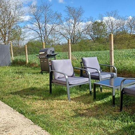 Belle Maison Climatisee Renovee Pac-Man Entre Collegues, Amis, Famille - Barbecue - Netflix - Prime - Baby Foot 50Cts Saint-Seurin-sur-l'Isle Exterior photo