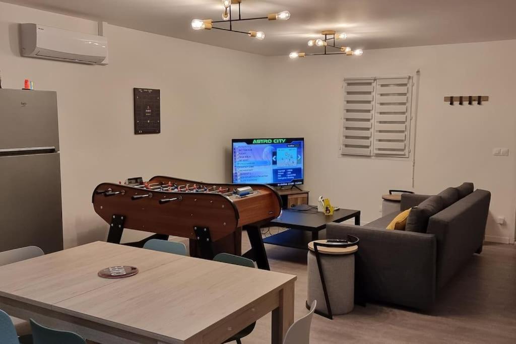 Belle Maison Climatisee Renovee Pac-Man Entre Collegues, Amis, Famille - Barbecue - Netflix - Prime - Baby Foot 50Cts Saint-Seurin-sur-l'Isle Exterior photo