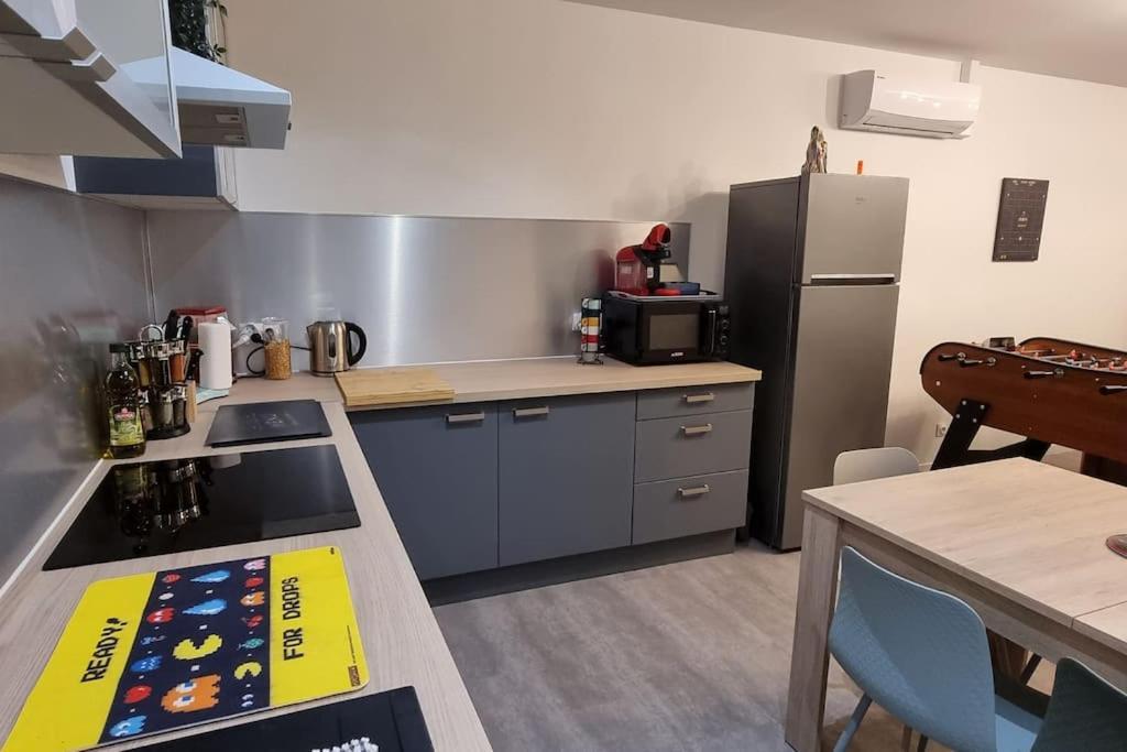 Belle Maison Climatisee Renovee Pac-Man Entre Collegues, Amis, Famille - Barbecue - Netflix - Prime - Baby Foot 50Cts Saint-Seurin-sur-l'Isle Exterior photo